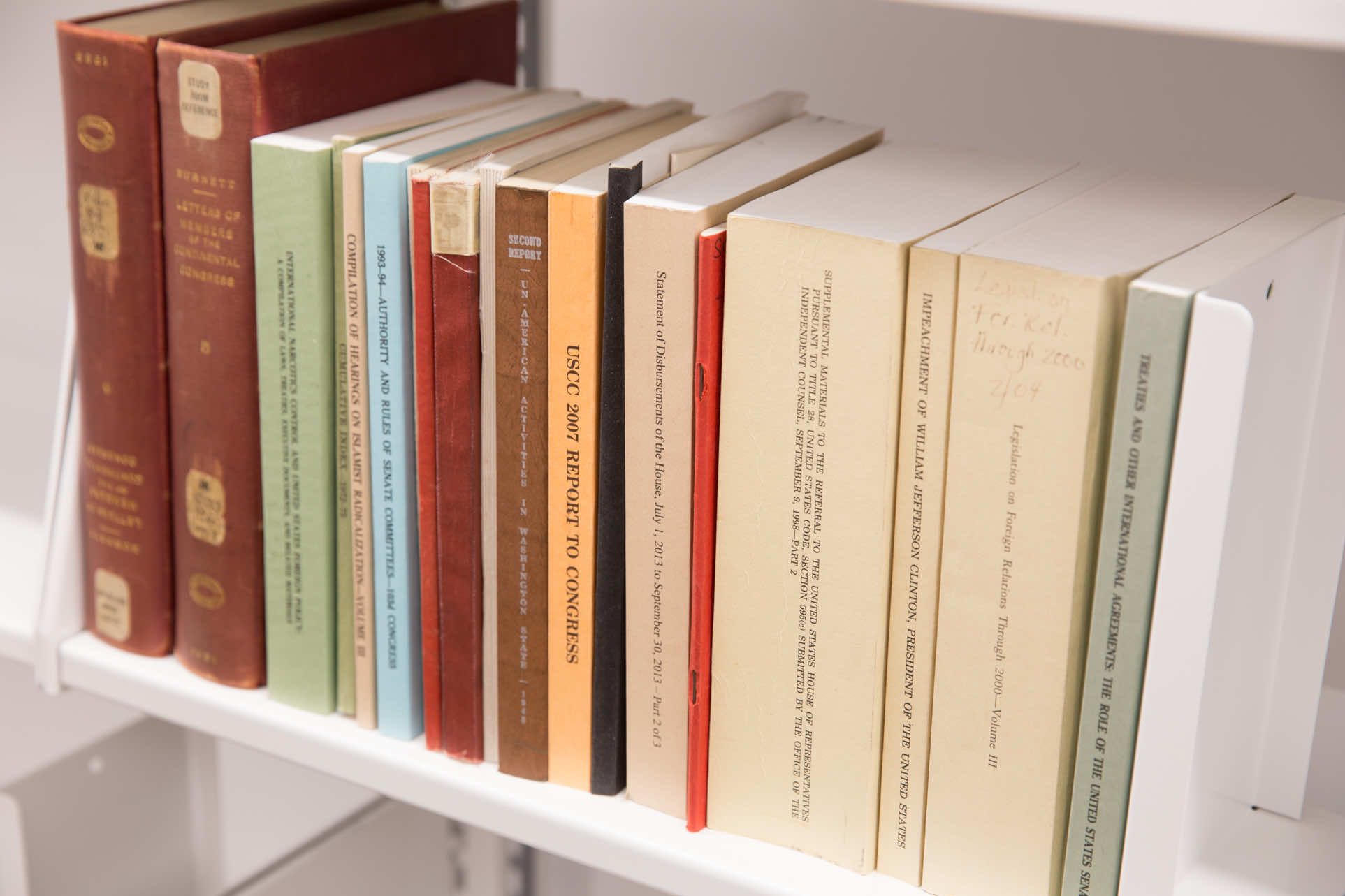 Books of different sizes on Spacesaver shelving solution
