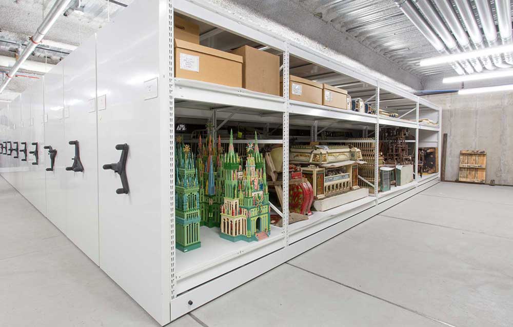 Museum collection of larger objects stored on high-density mobile storage system
