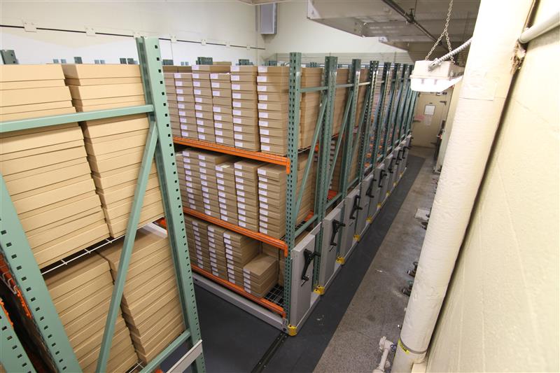 Mechanical assist mobile storage system holding many boxes in a warehouse