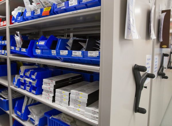 hospital surgical kit shelving system