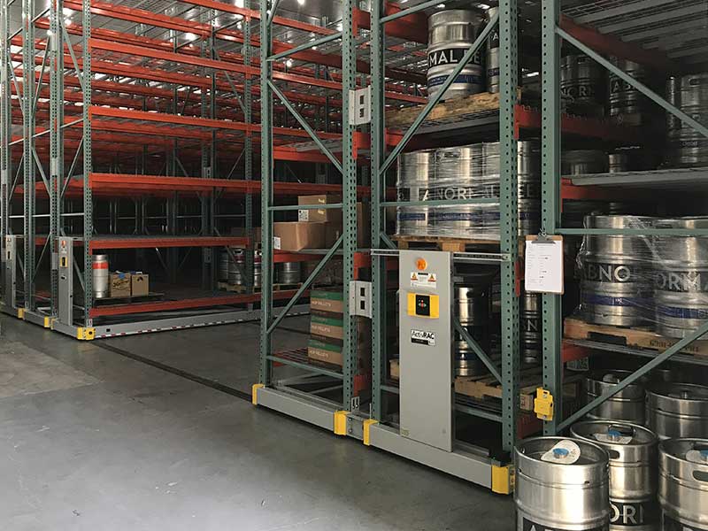 heavy duty mobile storage pallet racking system holding beer kegs