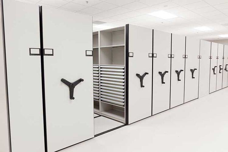 low profile mobile system with drawers