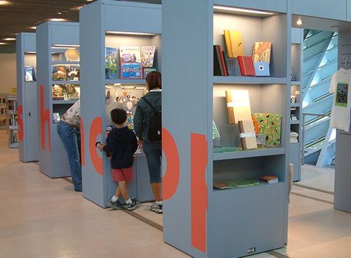 popup shop retail book shop