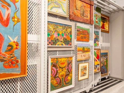 spacesaver floor-supported art rack